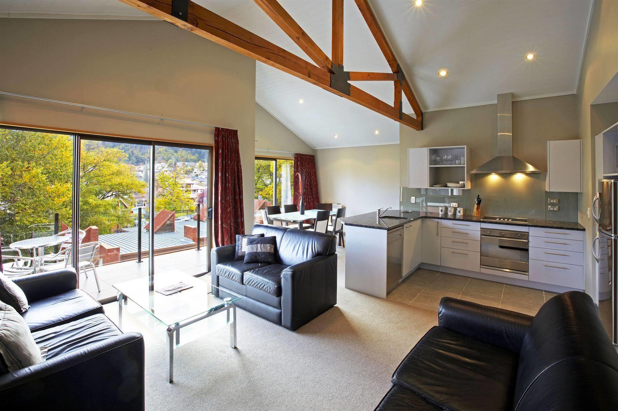 St James Apartments Куийнстаун Екстериор снимка